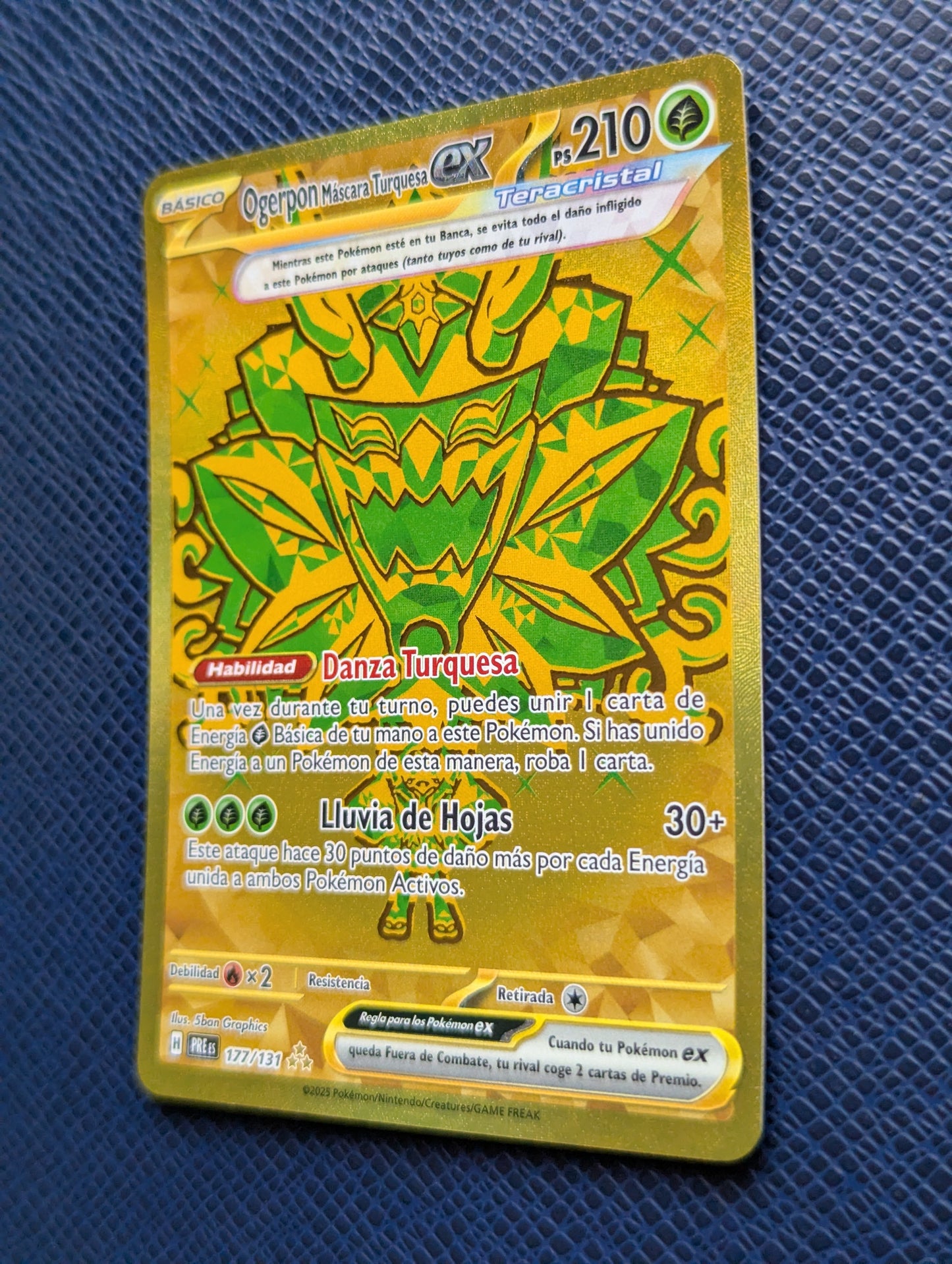Carta Pokémon Ogerpon Máscara Turquesa ex #177/131 Frontal Derecha