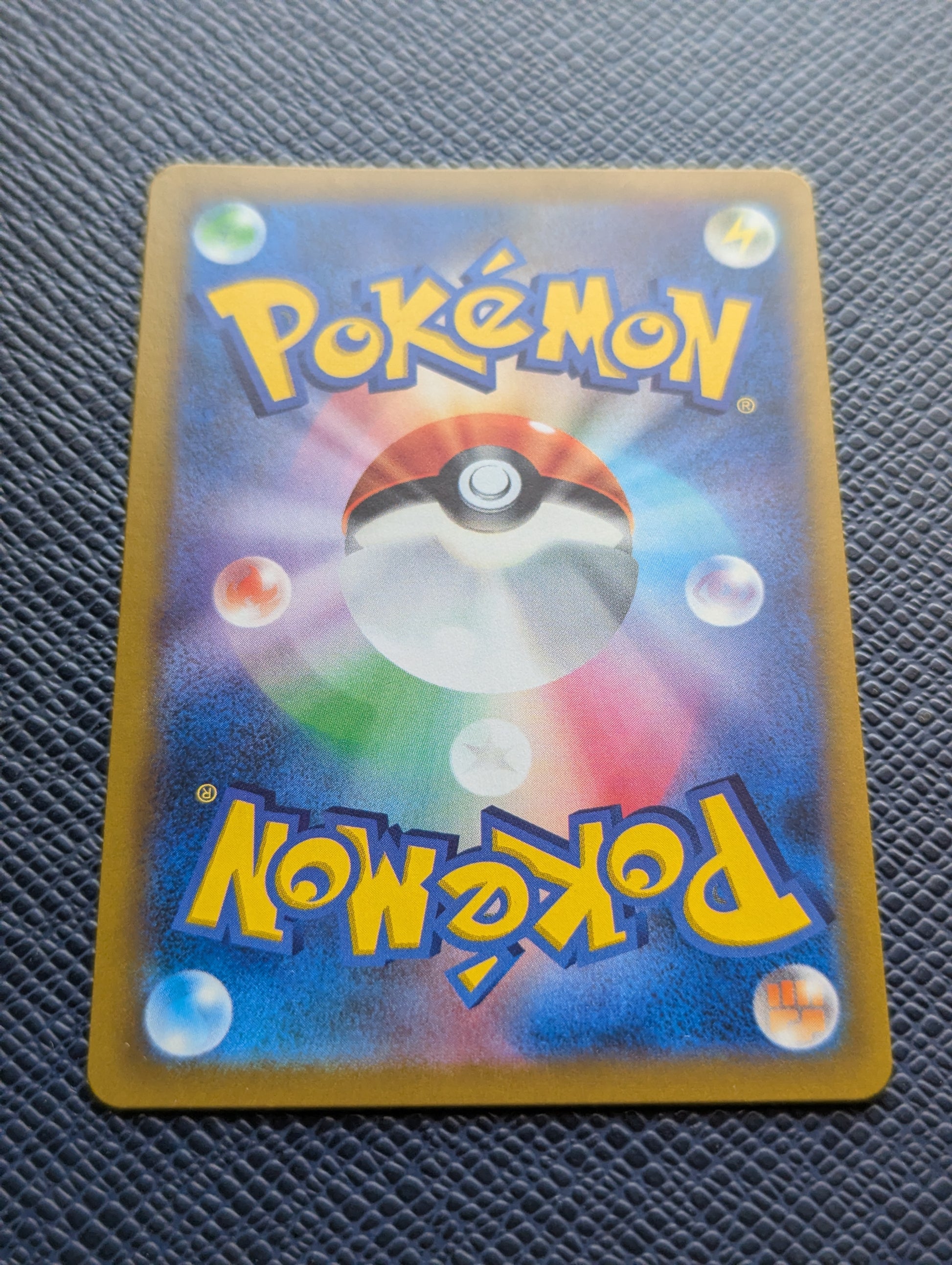 Carta Pokémon Mimikyu V #233/184 Trasera Inferior