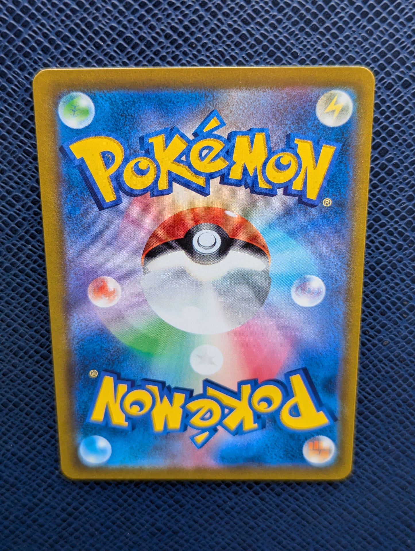 Carta Pokémon Mimikyu V #233/184 Trasera Superior