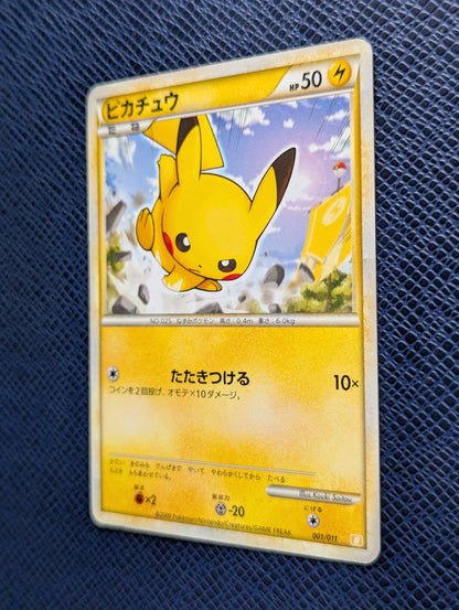 Carta Pokémon Pikachu #1/11 Frontal Derecha